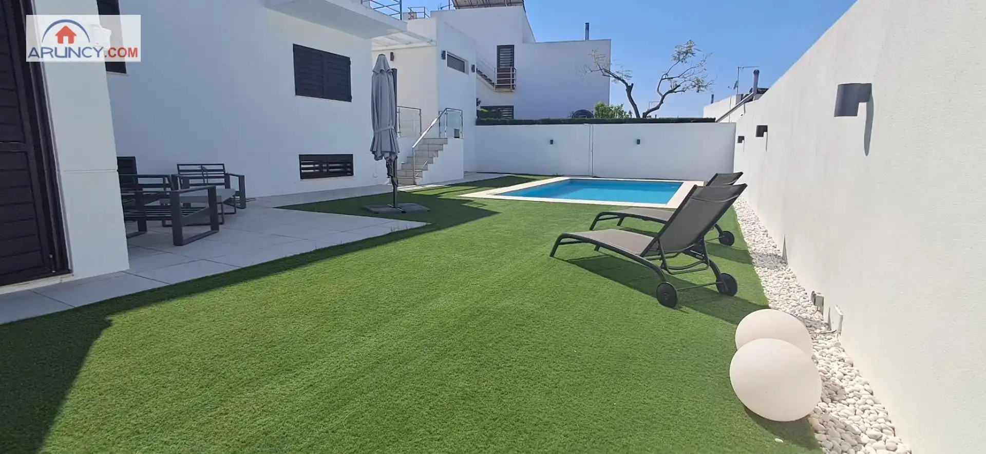 Piscina de Casa o xalet de lloguer en Montequinto amb Aire condicionat, Jardí privat i Traster