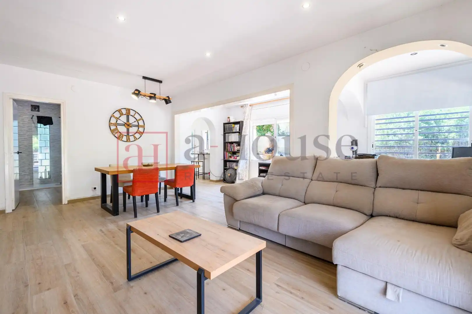 Sala de estar de Casa o chalet en venta en Olivella con Parquet, Terraza y Piscina