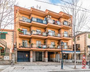 Vista exterior de Pis en venda en El Escorial amb Calefacció, Terrassa i Moblat