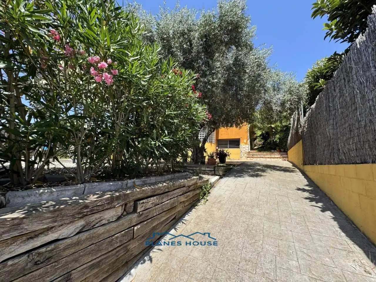 Vista exterior de Casa o xalet en venda en Tordera amb Aire condicionat, Jardí privat i Terrassa