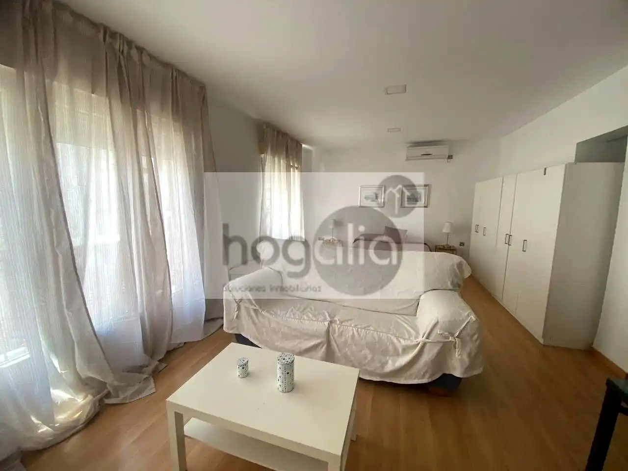 Habitación de Estudio de alquiler en Sevilla con Aire acondicionado y Amueblado