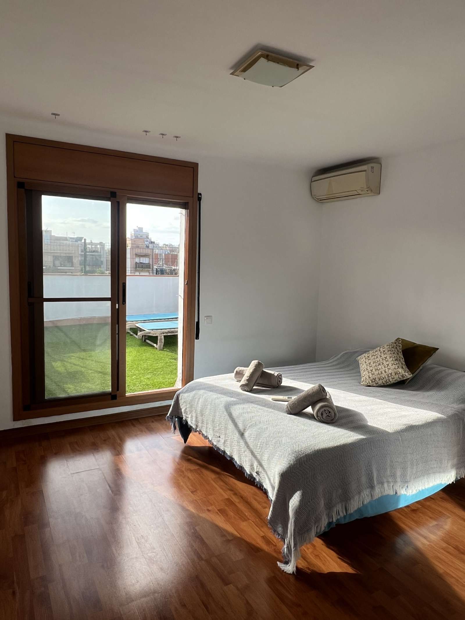 Bedroom of Flat for share in Sant Adrià de Besòs  with Air Conditioner, Terrace and Furnished