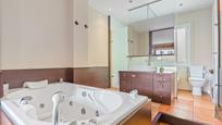 Bathroom of Attic for sale in  Barcelona Capital  with Air Conditioner, Terrace and Balcony