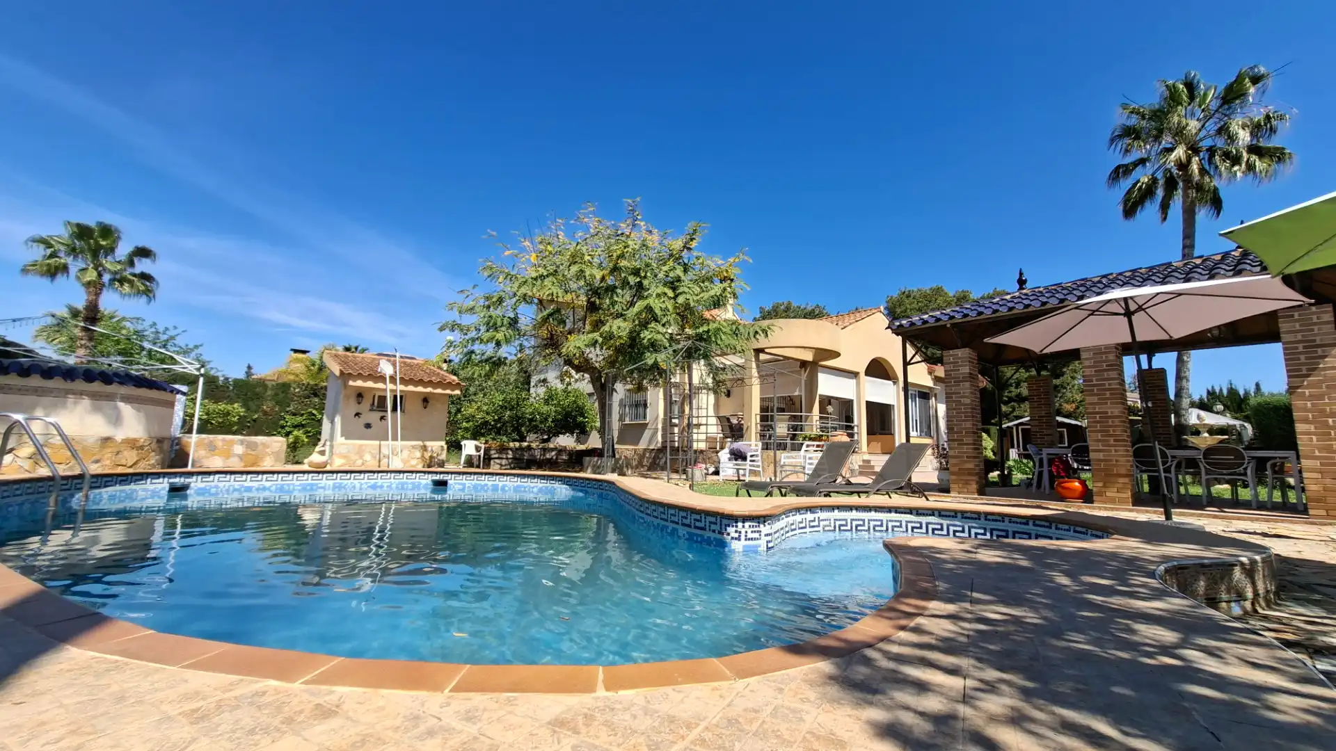 Piscina de Casa o xalet en venda en Alicante / Alacant amb Aire condicionat, Calefacció i Jardí privat