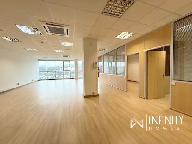 Oficina de alquiler en Txorierriko Hiribidea, Derio