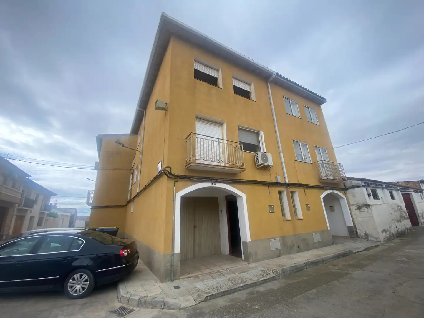Vista exterior de Casa adosada en venda en Gelsa amb Calefacció i Terrassa