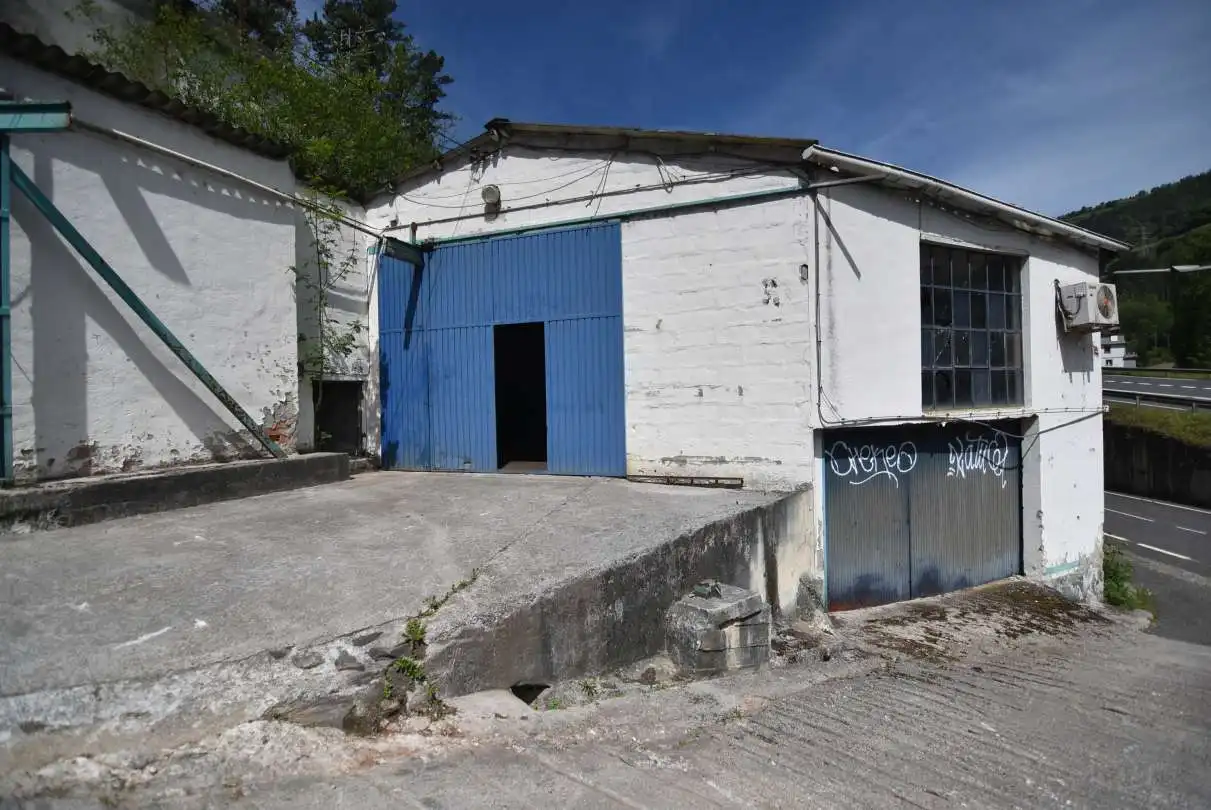 Vista exterior de Nave industrial en venta en Soraluze / Plasencia de las Armas