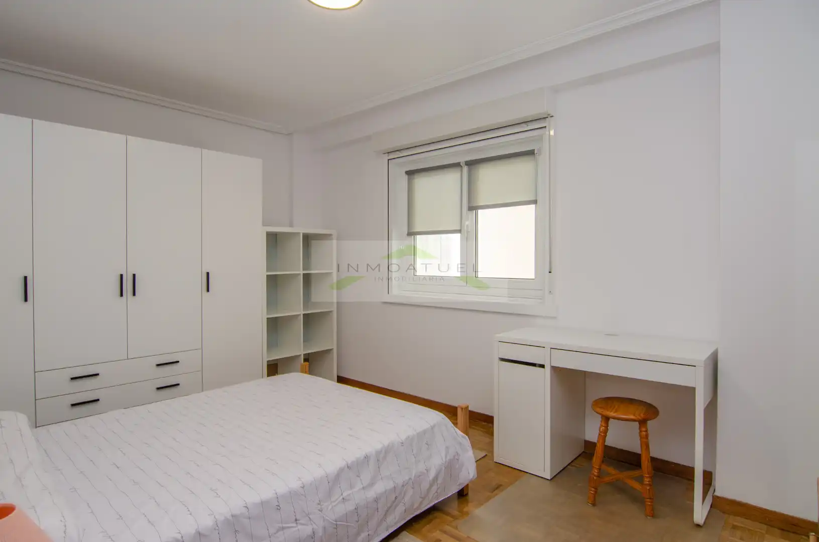 Schlafzimmer von Wohnung zur Miete in A Coruña Capital  mit Parkett, Möbliert und Ofen