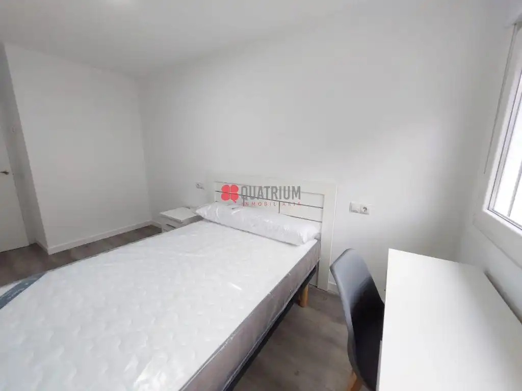 Schlafzimmer von Wohnung zur Miete in Santiago de Compostela 