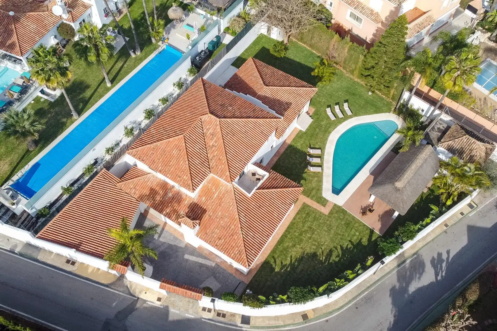 Vista exterior de Casa o chalet en venta en Marbella con Aire acondicionado, Jardín privado y Terraza