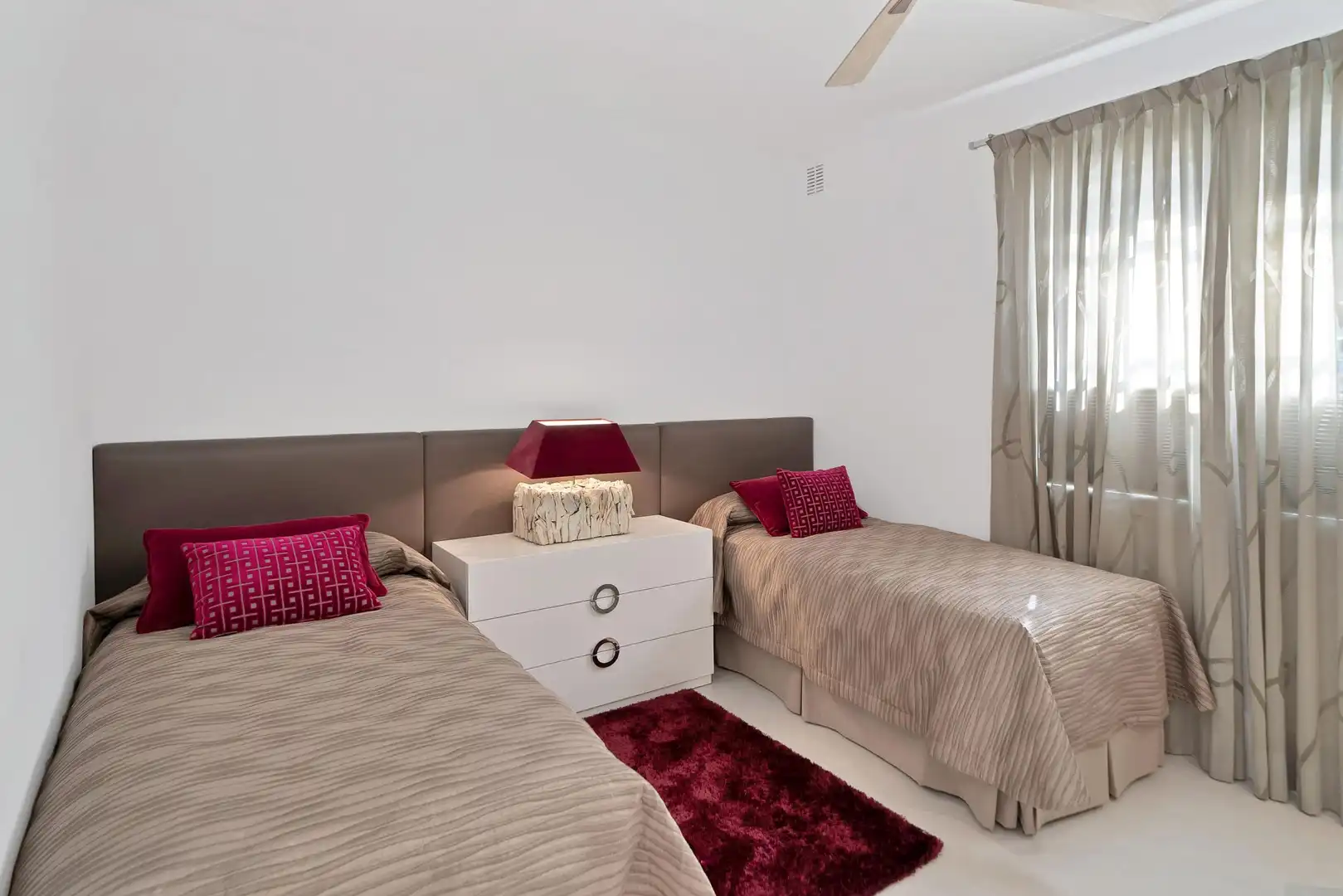 Habitación de Casa o chalet en venta en Marbella con Calefacción, Jardín privado y Terraza