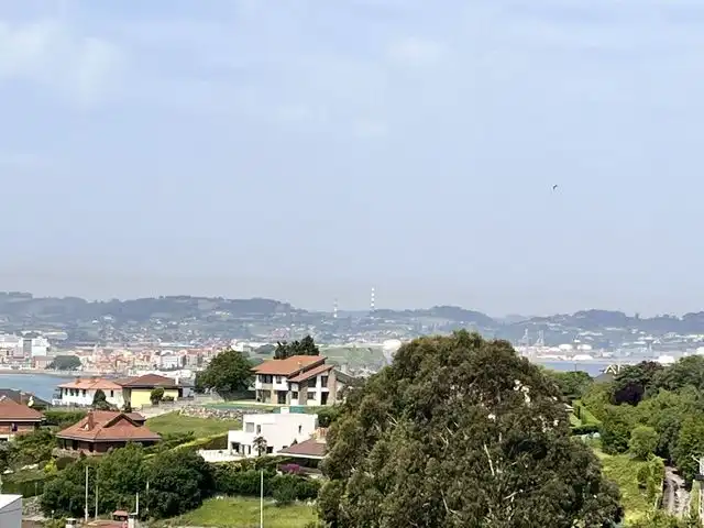 Vista exterior de Casa o xalet en venda en Gijón  amb Calefacció i Terrassa