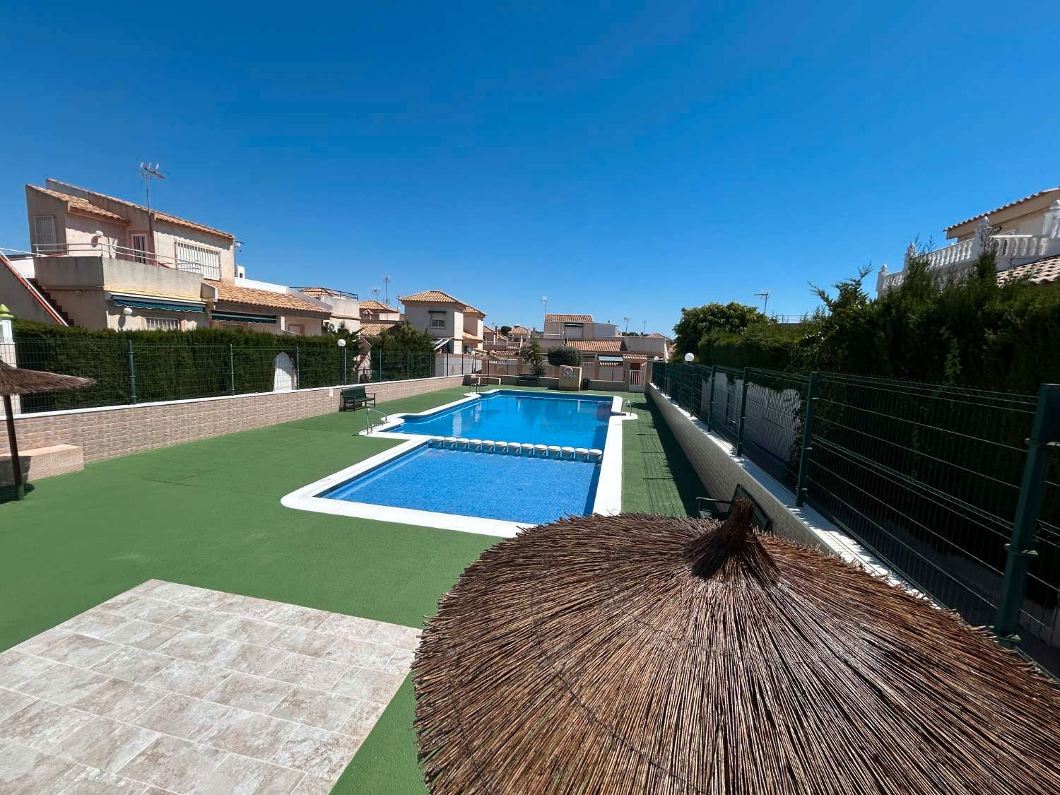 Piscina de Dúplex en venda en Torrevieja amb Aire condicionat, Calefacció i Terrassa