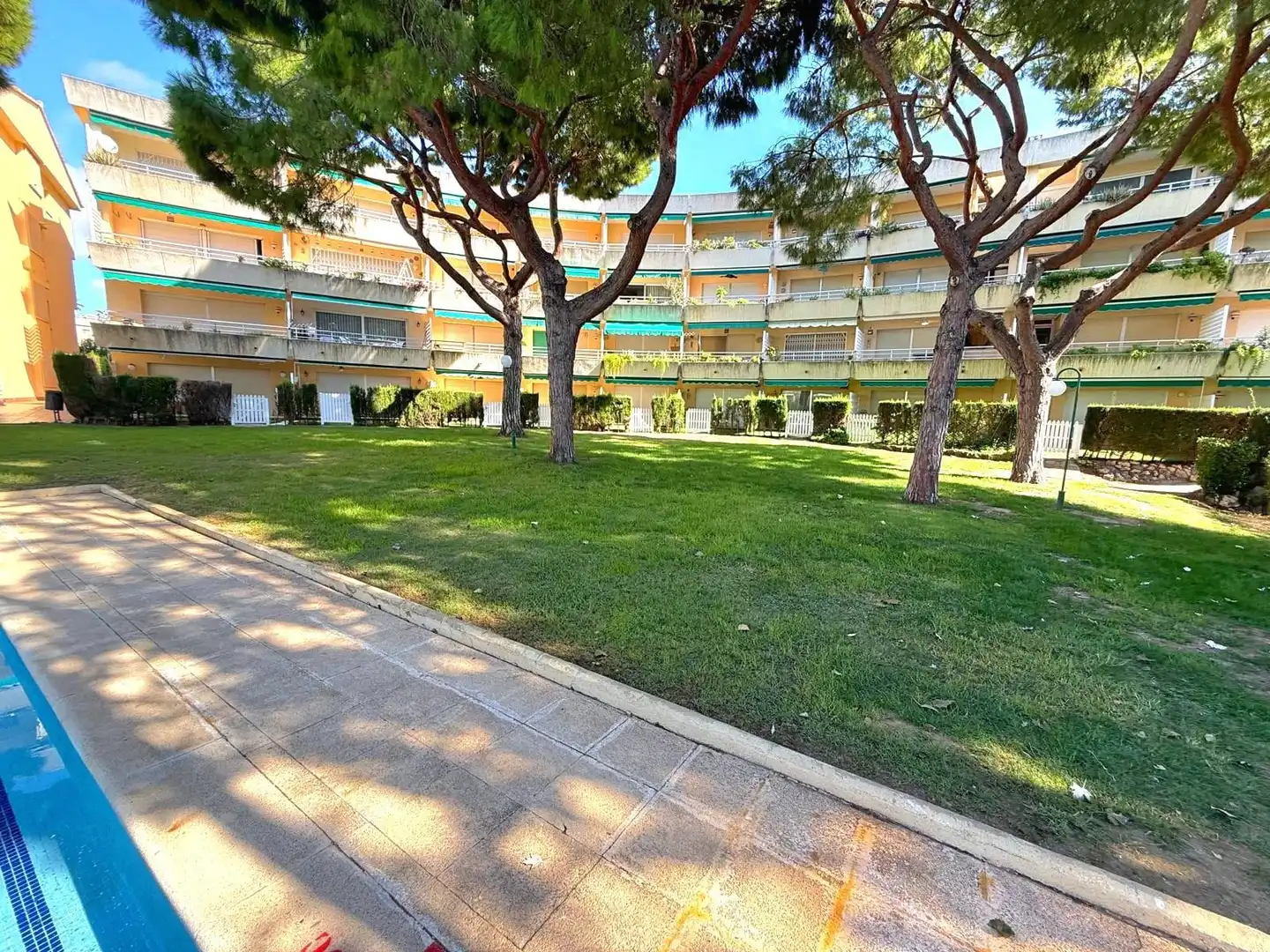 Vista exterior de Apartamento en venta en El Vendrell con Jardín privado, Terraza y Piscina