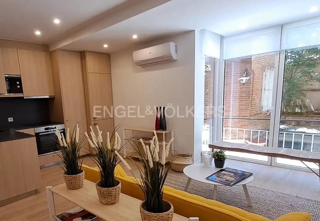 Balcony of Apartments for rent in Madrid  with Air Conditioner, Heating and Furnished