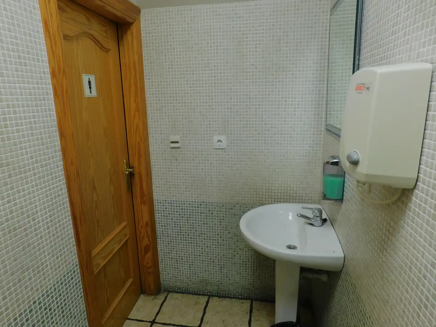 Baño de Local en venta en Valle de Elorz / Elortzibar con Aire acondicionado, Calefacción y Terraza