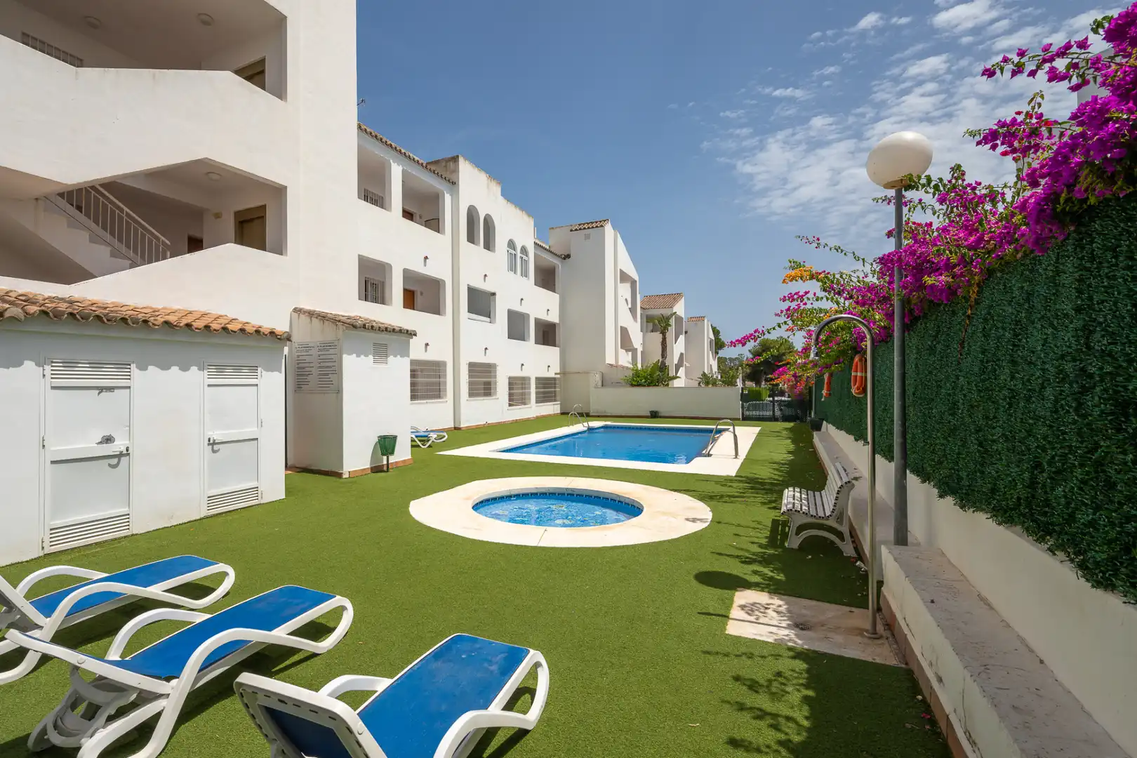 Schwimmbecken von Dachboden zum Verkauf in Estepona mit Klimaanlage, Heizung und Terrasse