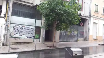 Vista exterior de Local en venta en Santiago de Compostela 