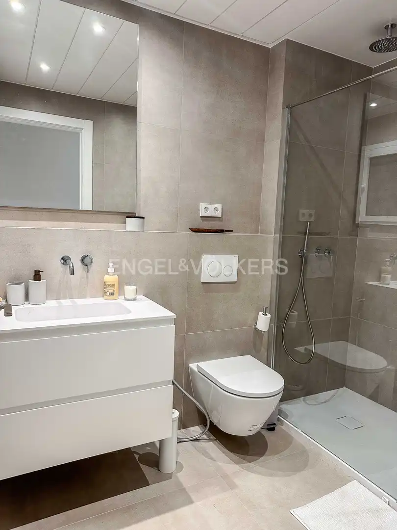 Baño de Piso de alquiler en Barcelona con Aire acondicionado, Calefacción y Trastero