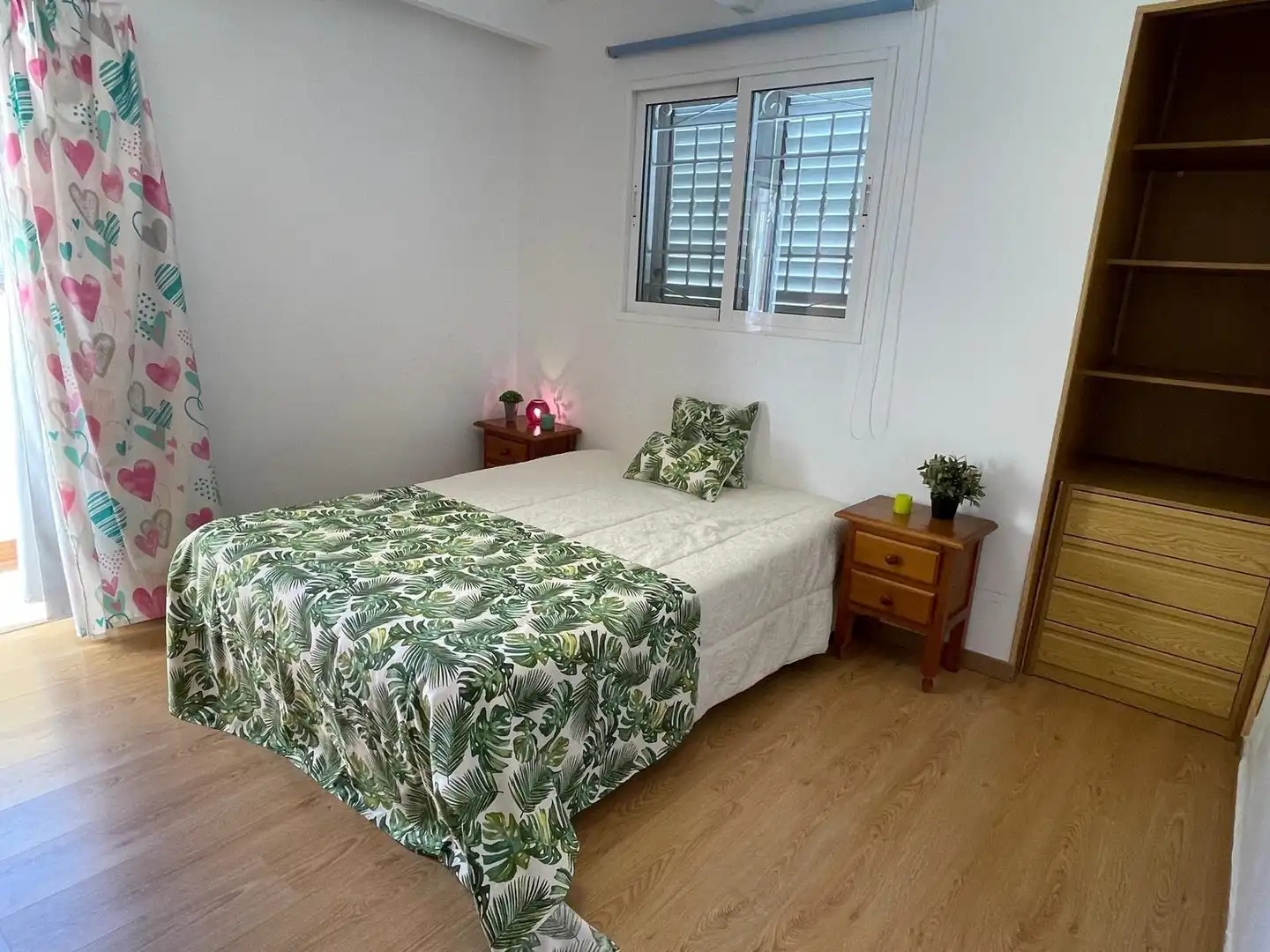 Habitación de Casa o chalet de alquiler en Santa Pola con Aire acondicionado, Amueblado y Piscina comunitaria