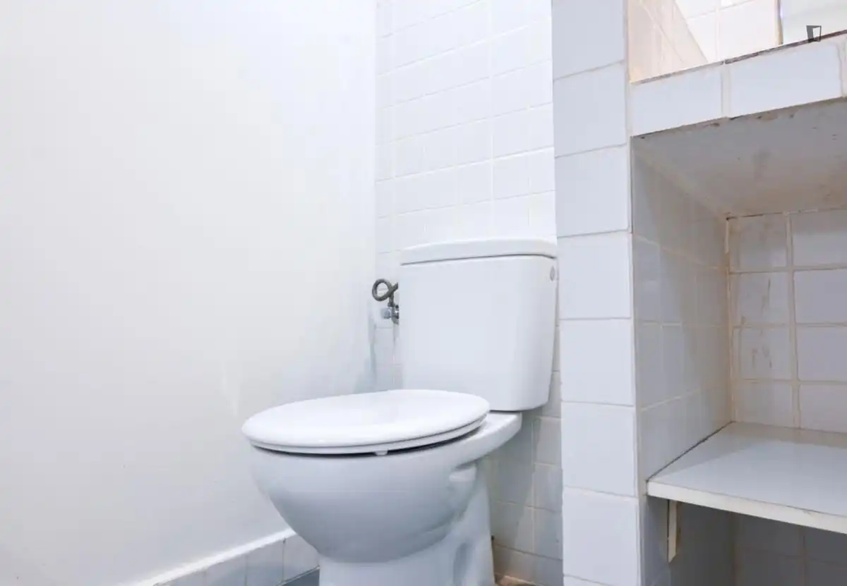 Bany de Apartament de lloguer en Madrid amb Calefacció, Moblat i Forn
