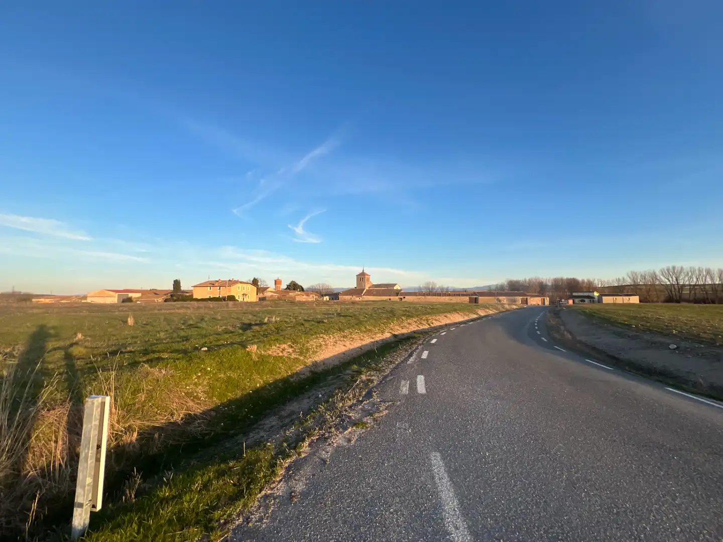 Vista exterior de Casa o xalet en venda en Santa María la Real de Nieva amb Jardí privat