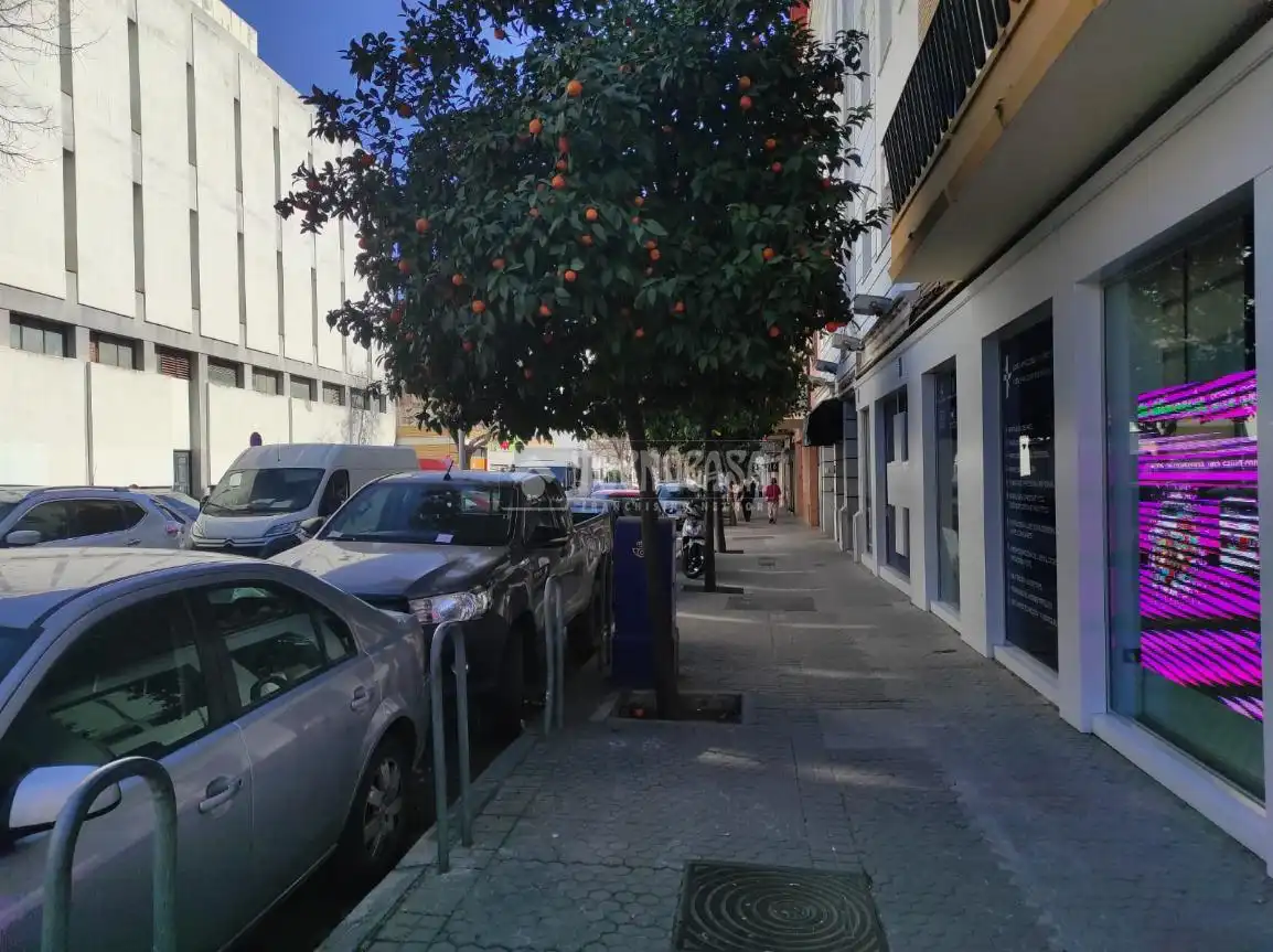 Vista exterior de Garatge en venda en Sevilla