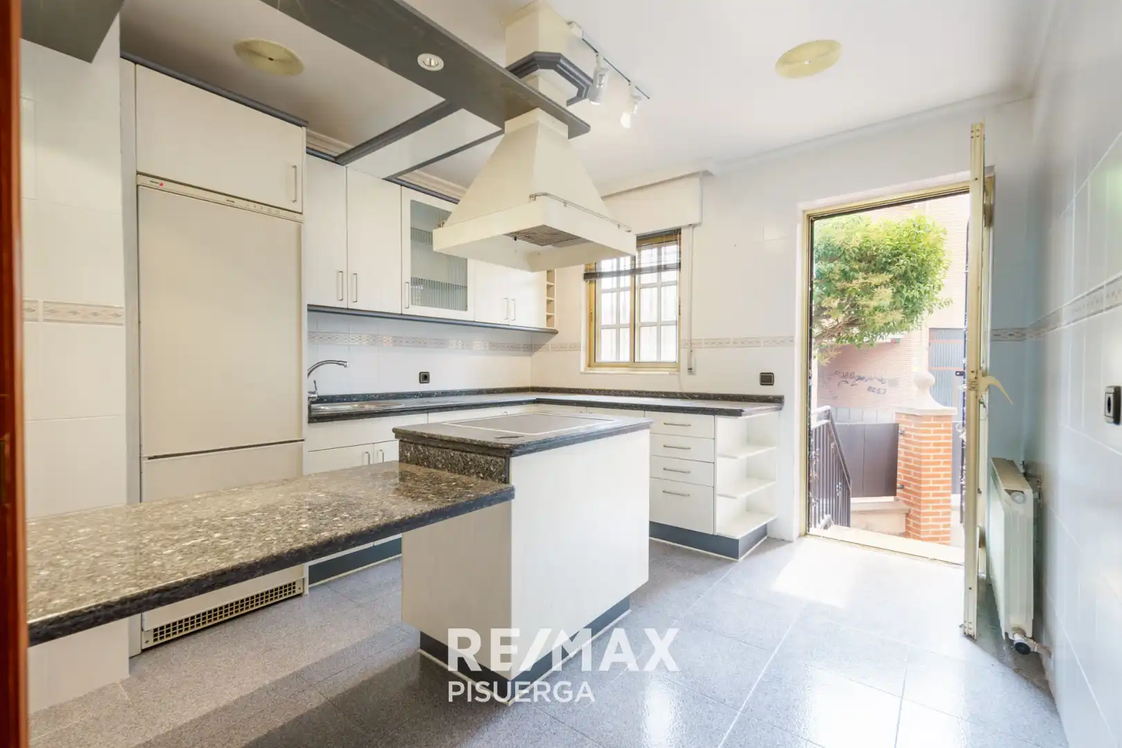 Chalet con jardín en venta en Calle Castilla y León 1, imagen 31