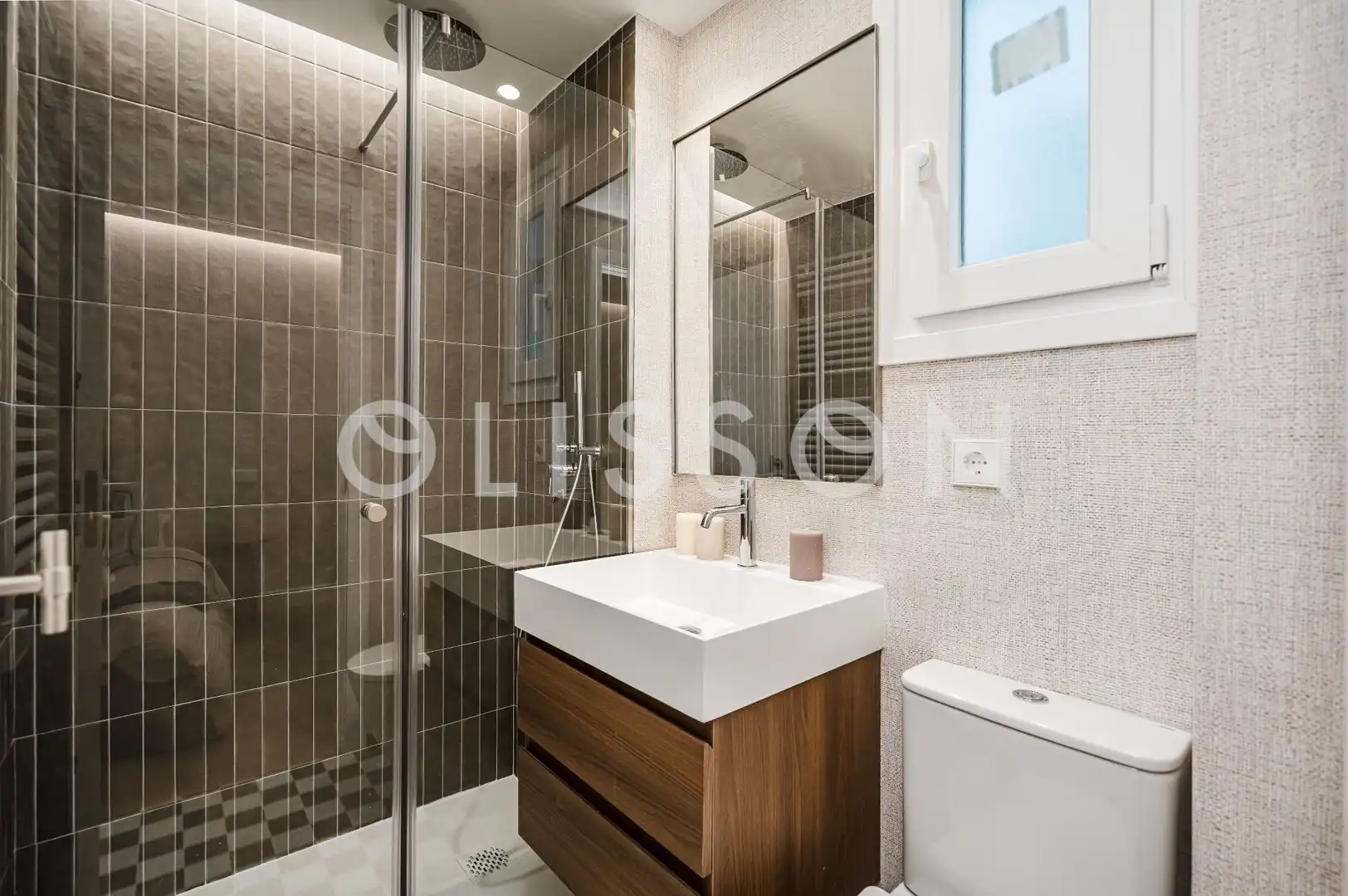 Badezimmer von Wohnungen zum Verkauf in Madrid mit Klimaanlage, Heizung und Möbliert