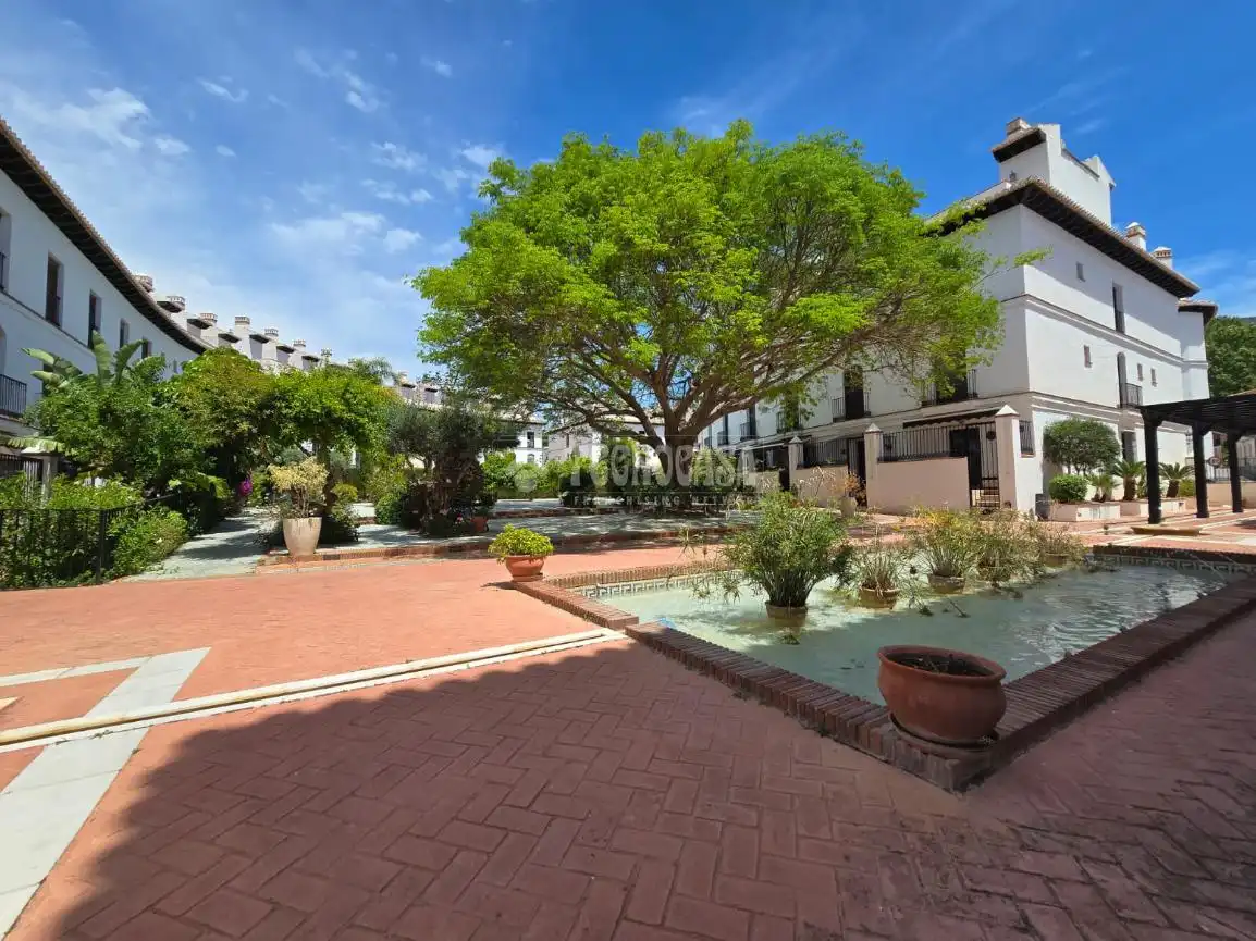 Vista exterior de Piso en venta en Vélez de Benaudalla con Aire acondicionado, Terraza y Piscina comunitaria