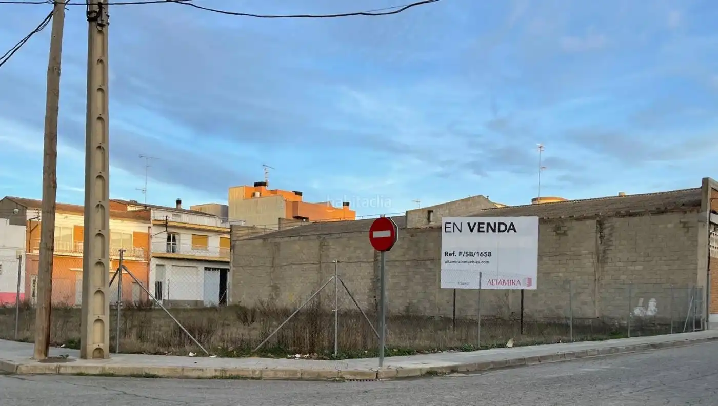 Terreno residencial en venta en Carrer del Segrià 5