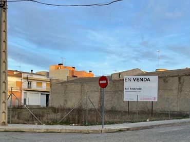 Residential land for sale in Carrer del Segrià 5