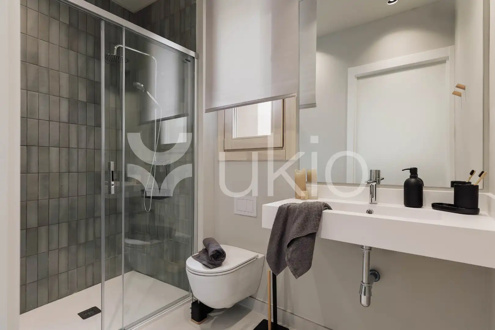 Baño de Apartamento de alquiler en Barcelona con Aire acondicionado, Calefacción y Amueblado