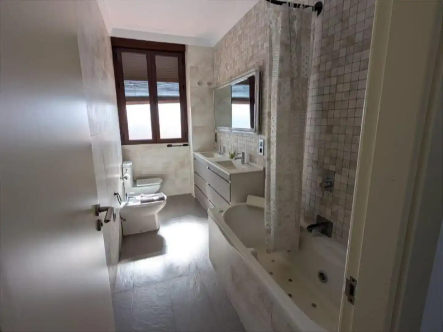Badezimmer von Wohnung zur Miete in Montilla mit Klimaanlage