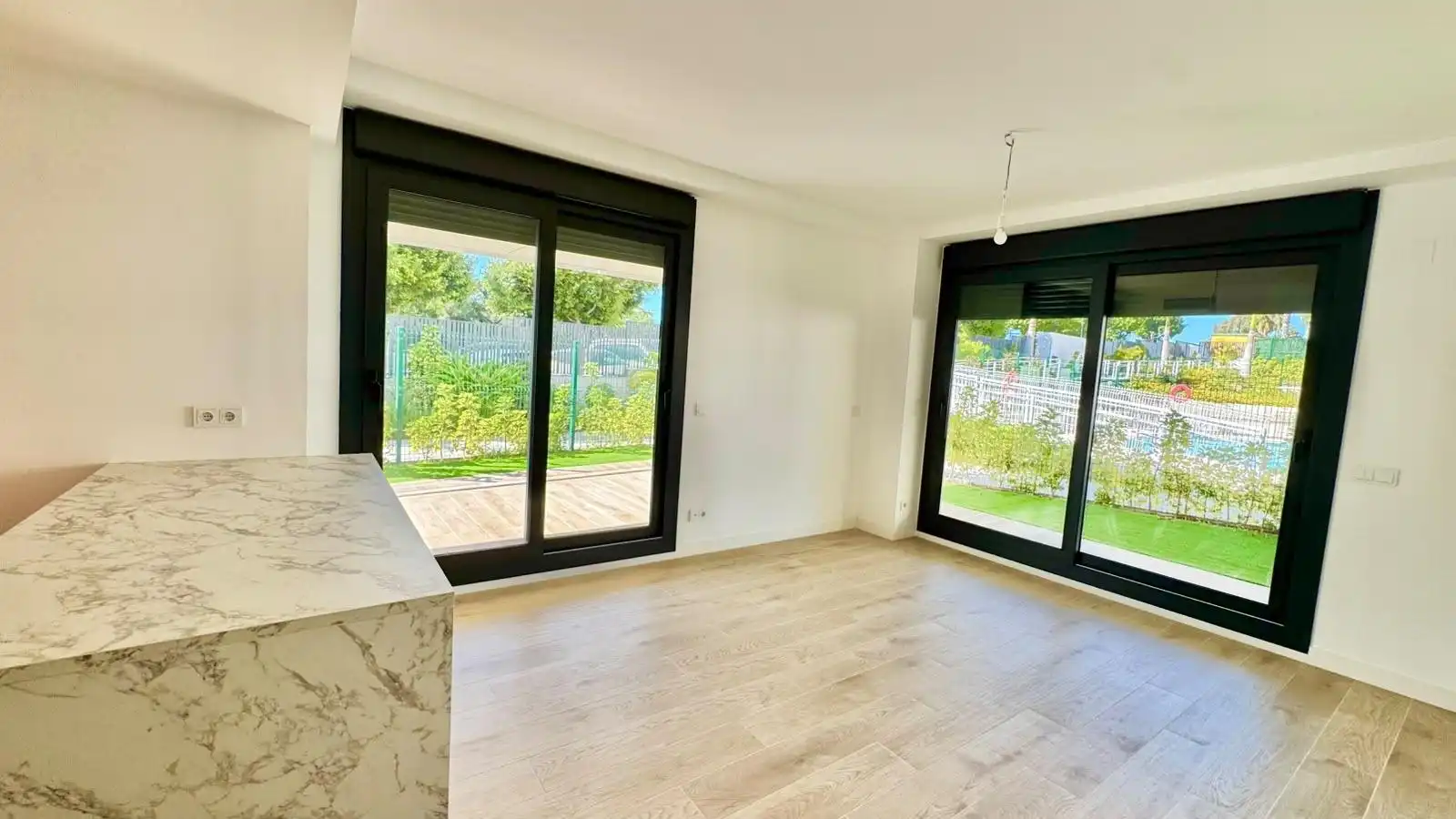 Habitación de Apartamento de alquiler en Torremolinos con Aire acondicionado, Calefacción y Jardín privado