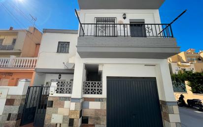 Vista exterior de Casa o xalet en venda en Vélez-Málaga amb Terrassa, Moblat i Forn