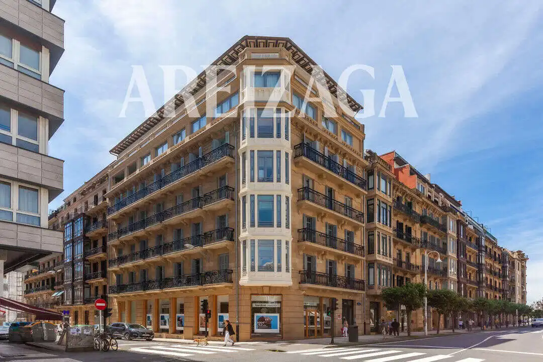 Vista exterior de Piso en venta en Gros