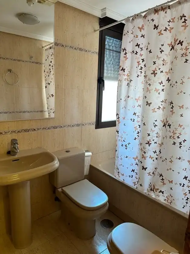 Baño de Apartamento en venta en Ciudad Real con Aire acondicionado, Calefacción y Terraza