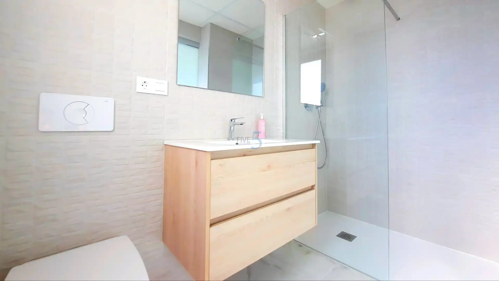 Bathroom of Flat for sale in Orihuela  with Air Conditioner, Heating and Terrace