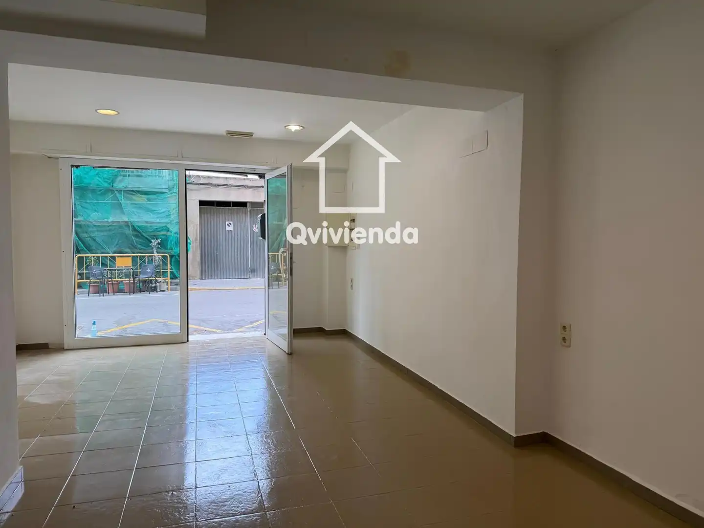 Local comercial de lloguer a Emporda, imagen 3