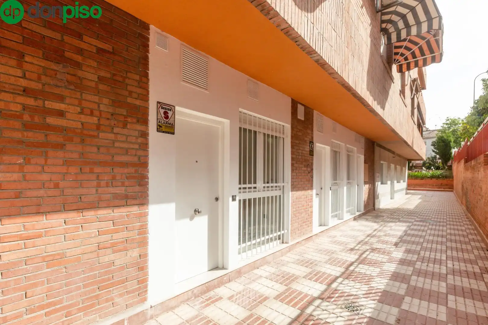 Exterior view of Study for sale in Granada  with Air Conditioner, Heating and Furnished