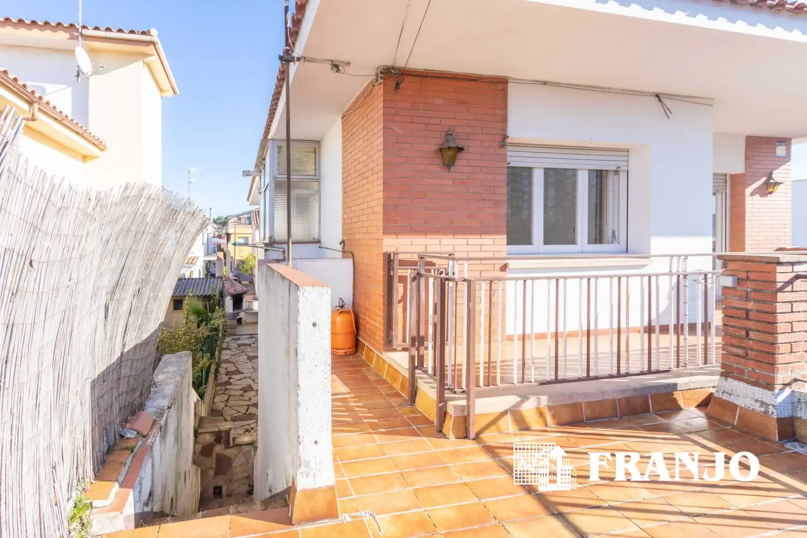 Vista exterior de Casa o chalet en venta en Barberà del Vallès con Calefacción, Terraza y Trastero