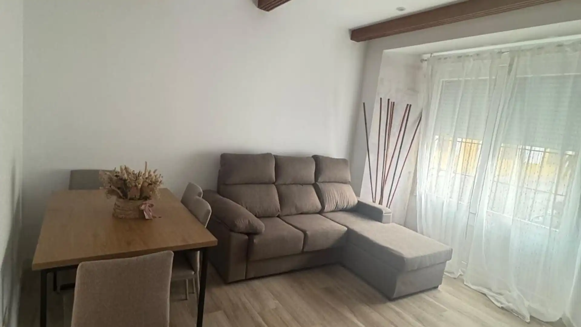 Wohnzimmer von Wohnungen zur Miete in  Córdoba Capital mit Klimaanlage, Heizung und Möbliert