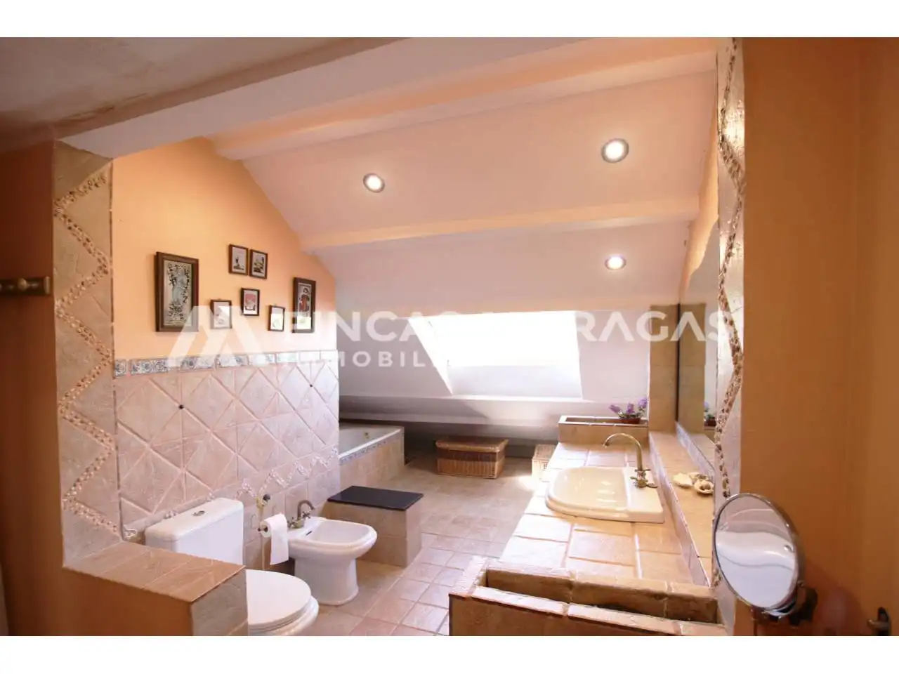 Bathroom of Attic for sale in Sant Cugat del Vallès  with Air Conditioner, Heating and Parquet flooring