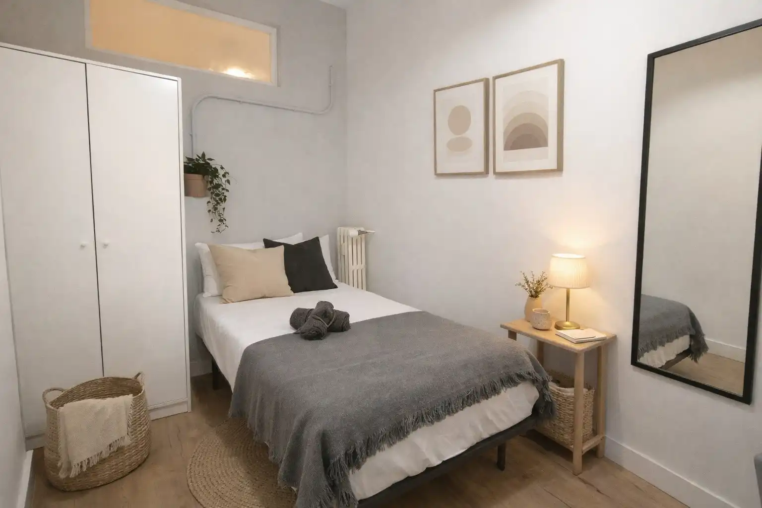 Bedroom of Flat for share in Madrid  with Air Conditioner, Heating and Furnished