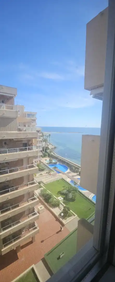 Vista exterior de Piso en venta en La Manga del Mar Menor con Jardín privado, Terraza y Piscina