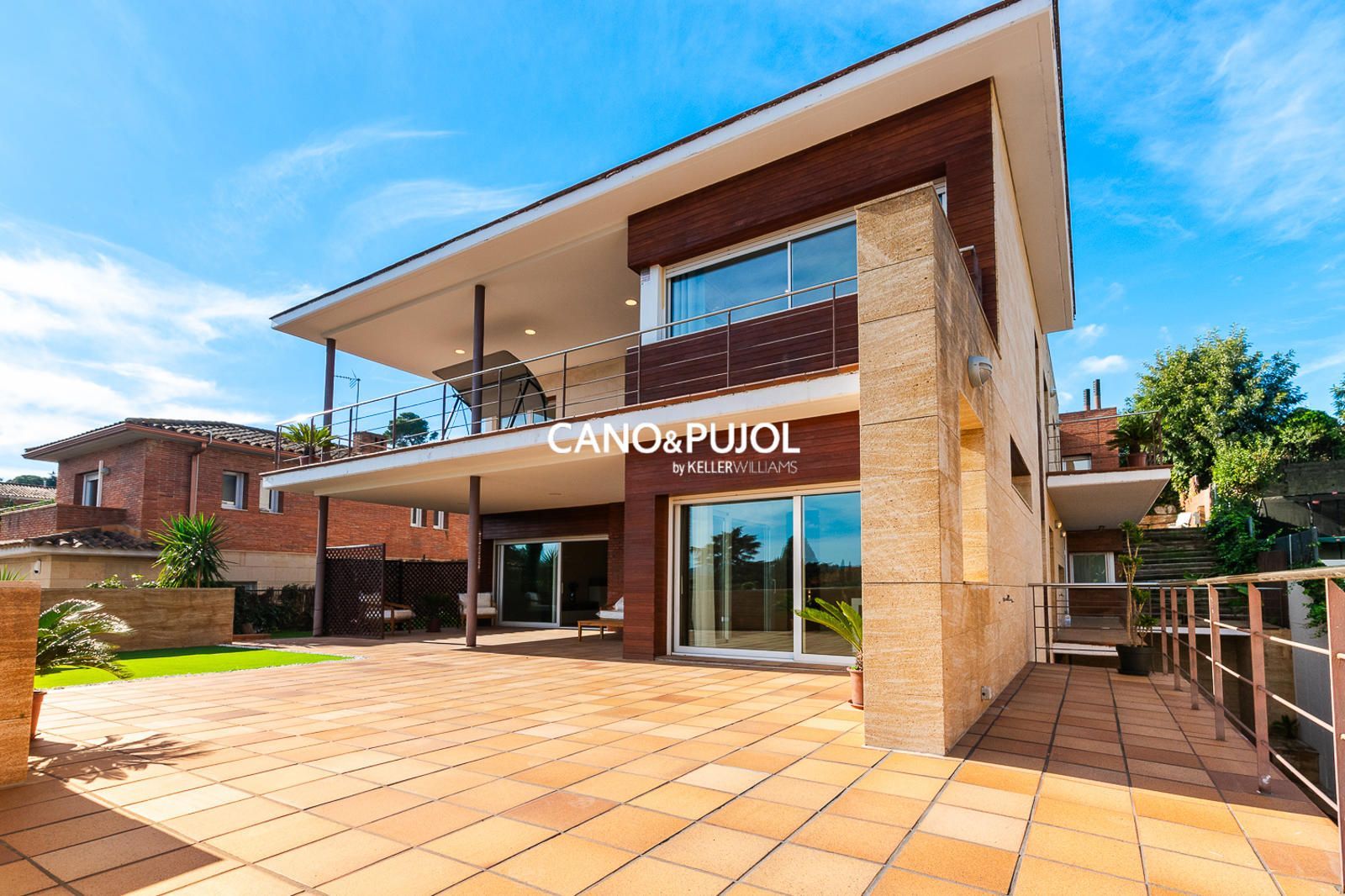 Exterior view of House or chalet for sale in Sant Cugat del Vallès  with Air Conditioner, Terrace and Swimming Pool