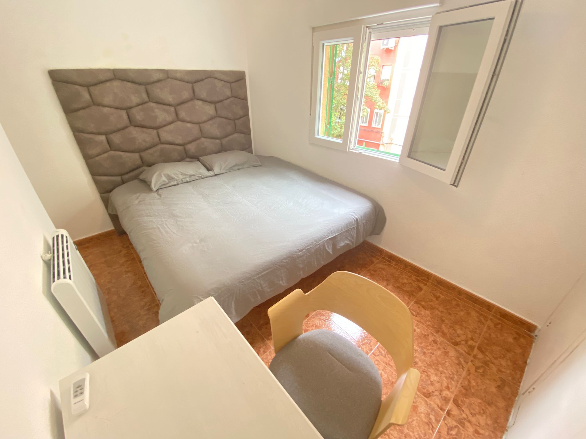 Flat to share in Calle de López Grass, 54, Numancia
