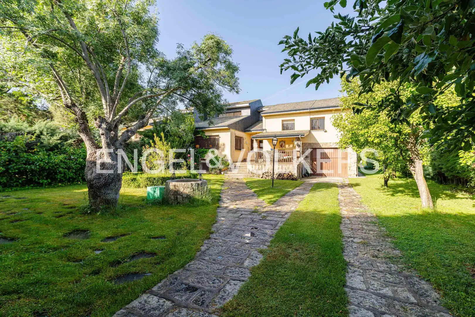 Exterior view of Detached homes for sale in El Escorial  with Heating, Private garden and Terrace