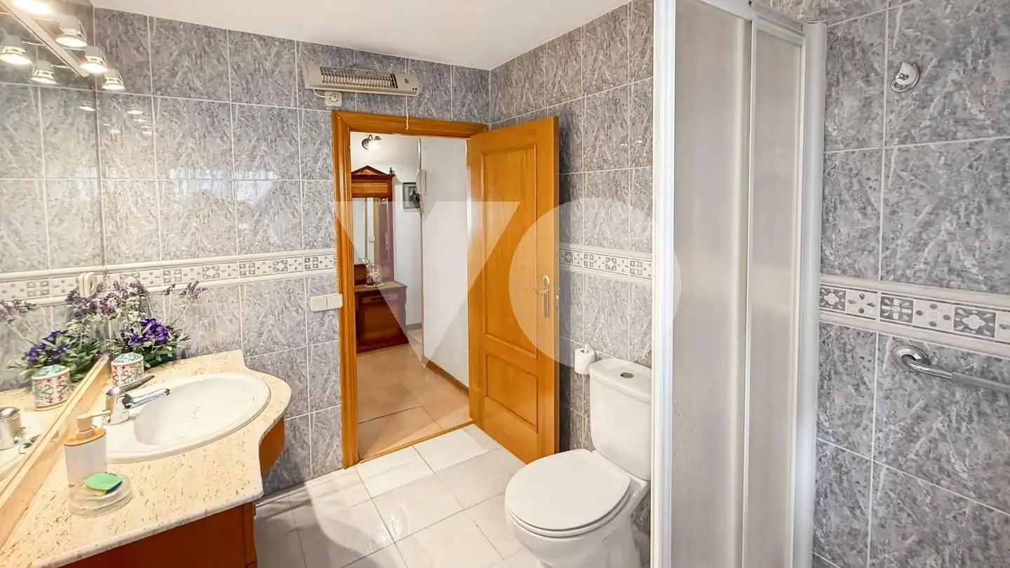 Badezimmer von Wohnung zum Verkauf in Madrid mit Heizung und Möbliert